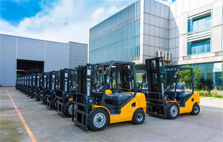 XCMG official 4 ton warehouse forklifts FD40T China diesel forklift for sale